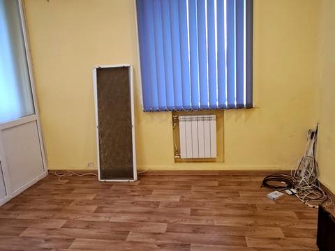 комерційна за адресою Куренівська вул., 21