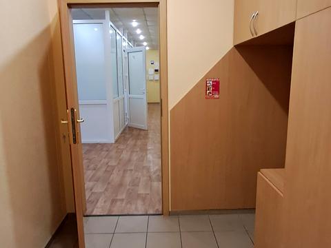 комерційна за адресою Куренівська вул., 21