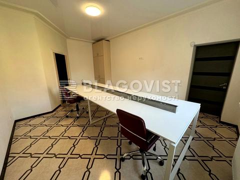 комерційна за адресою Жилянська вул., 120-Б