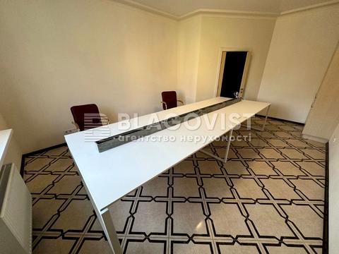 комерційна за адресою Жилянська вул., 120-Б