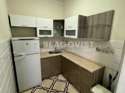 комерційна за адресою Жилянська вул., 120-Б