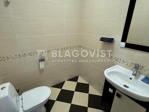 комерційна за адресою Жилянська вул., 120-Б