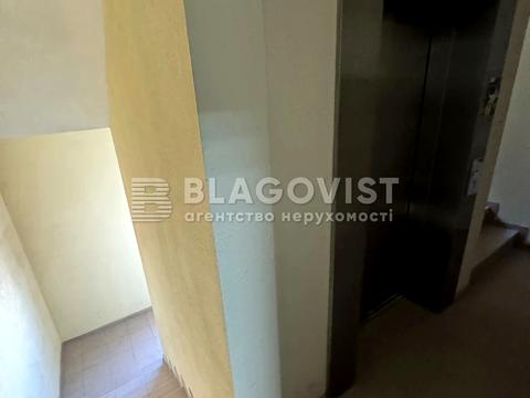 комерційна за адресою Жилянська вул., 120-Б