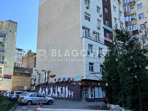 комерційна за адресою Жилянська вул., 120-Б