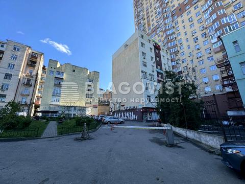 комерційна за адресою Жилянська вул., 120-Б