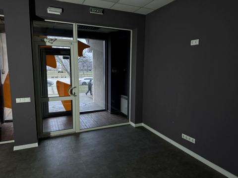 комерційна за адресою Дніпровська набережна вул., 13