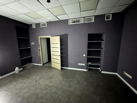 комерційна за адресою Дніпровська набережна вул., 13