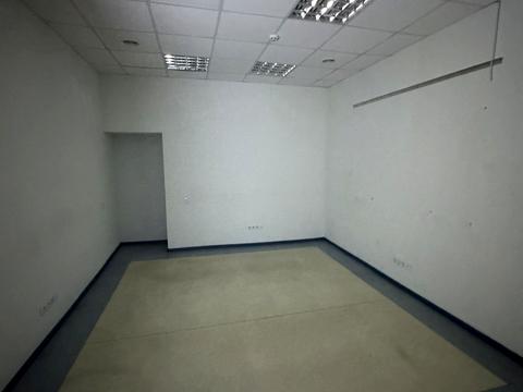 комерційна за адресою Дніпровська набережна вул., 13