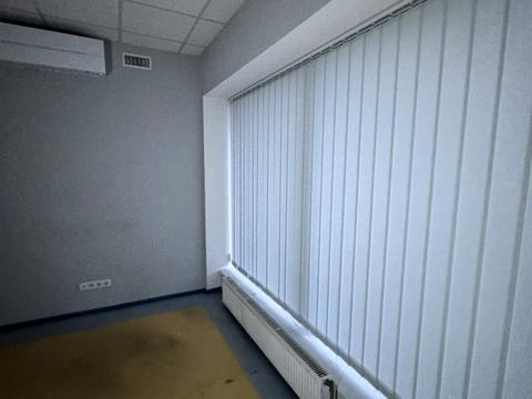 комерційна за адресою Дніпровська набережна вул., 13