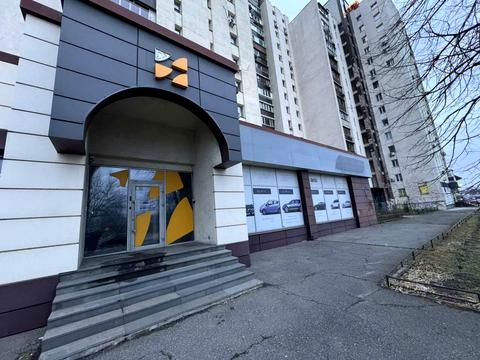 комерційна за адресою Дніпровська набережна вул., 13