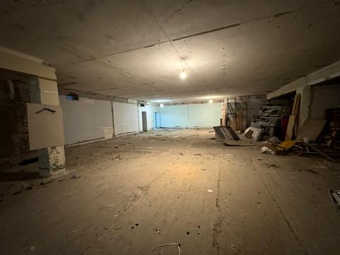 комерційна за адресою Дніпровська набережна вул., 13