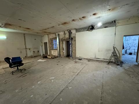 комерційна за адресою Дніпровська набережна вул., 13