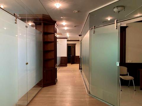 комерційна за адресою Інститутська вул., 18-А