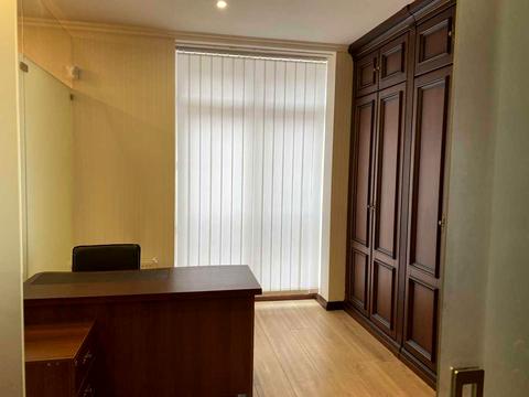 комерційна за адресою Інститутська вул., 18-А