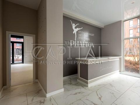 комерційна за адресою Салютна вул., 2б