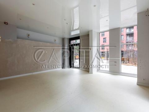 комерційна за адресою Салютна вул., 2б