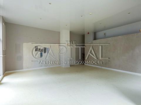 комерційна за адресою Салютна вул., 2б