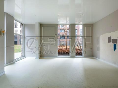 комерційна за адресою Салютна вул., 2б