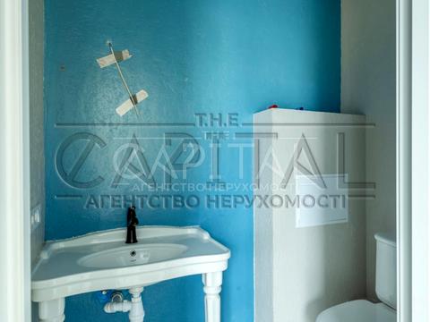 комерційна за адресою Салютна вул., 2б