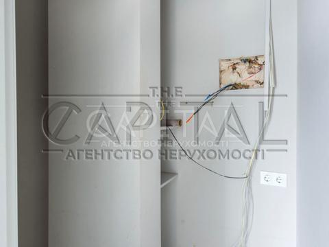 комерційна за адресою Салютна вул., 2б