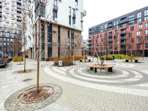 комерційна за адресою Салютна вул., 2б