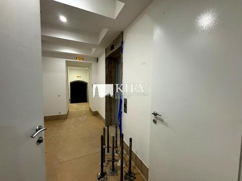 комерційна за адресою Михайлівська вул., 11