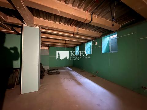 комерційна за адресою Михайлівська вул., 11