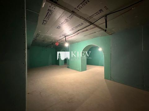 комерційна за адресою Михайлівська вул., 11