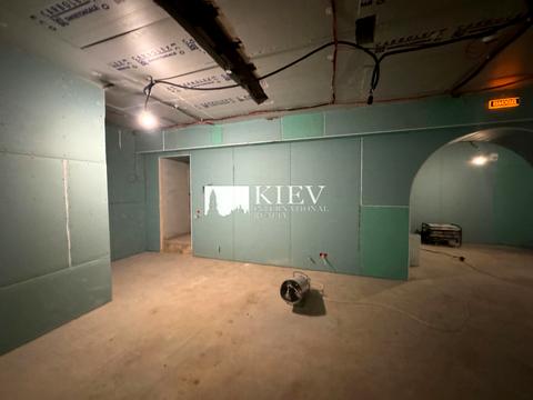 комерційна за адресою Михайлівська вул., 11