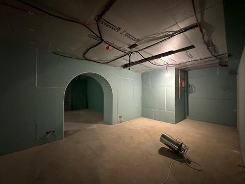 комерційна за адресою Михайлівська вул., 11