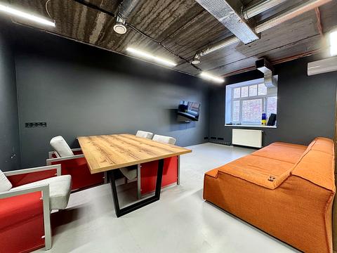 комерційна за адресою Ірининська вул., 5/24