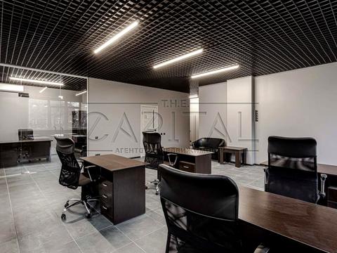 комерційна за адресою Жилянська вул., 68