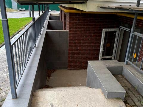 комерційна за адресою Радистів вул., 40-Г