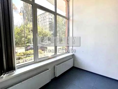 комерційна за адресою вул. Сікорського, 1