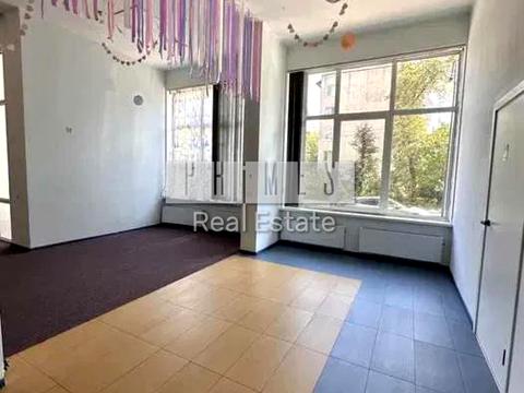 комерційна за адресою вул. Сікорського, 1