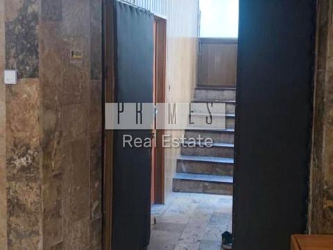 комерційна за адресою Десятинна вул., 1/3