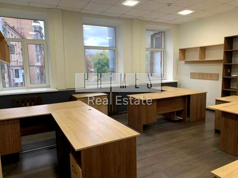 комерційна за адресою Володимирська вул., 6