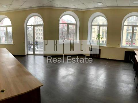 комерційна за адресою Володимирська вул., 6