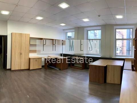 комерційна за адресою Володимирська вул., 6