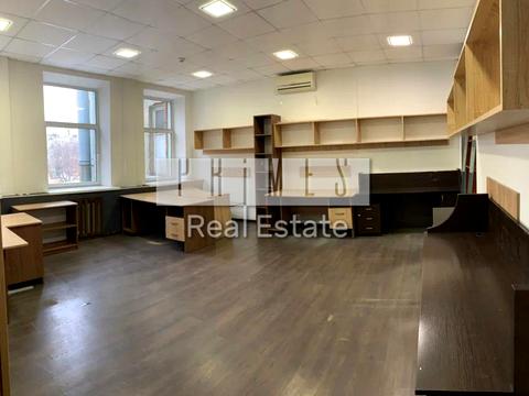 комерційна за адресою Володимирська вул., 6