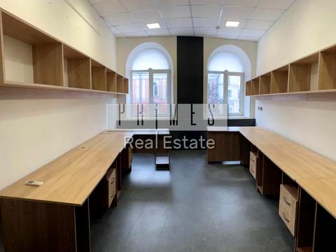 комерційна за адресою Володимирська вул., 6