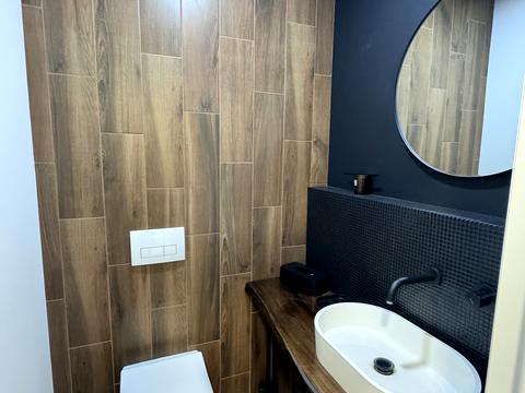 комерційна за адресою Михайла Максимовича вул. (Онуфрія Трутенка), 24-Б