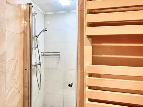 квартира за адресою Лаврська вул. (Січневого Повстання), 4а