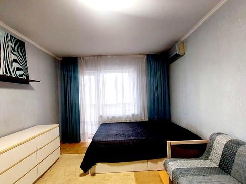 квартира за адресою Ревуцького вул., 25