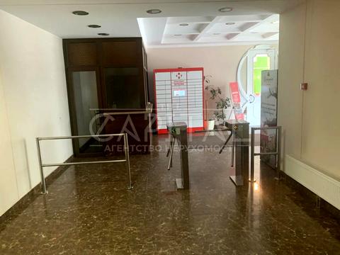 комерційна за адресою Київ, вул. Ярославська, 56а