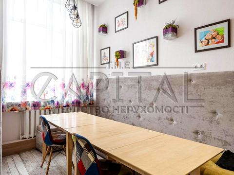 комерційна за адресою Київ, Срібнокільська вул., 12