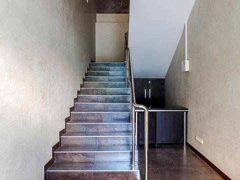 комерційна за адресою Валерія Лобановського просп. (Червонозоряний), 4-Б