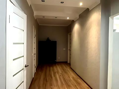 квартира за адресою Анни Ахматової вул., 34