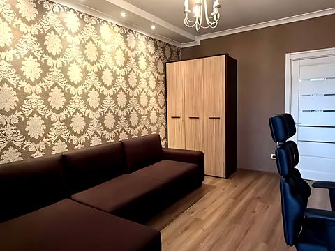 квартира за адресою Анни Ахматової вул., 34