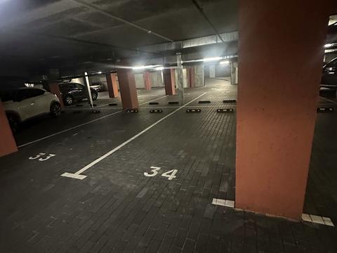 паркомісце за адресою Набережно-Рибальська дорога вул., 27